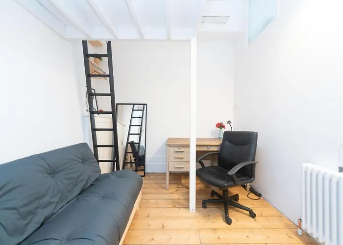 Pass The Keys Rustic And Quirky Flat In Charming Charlton Village