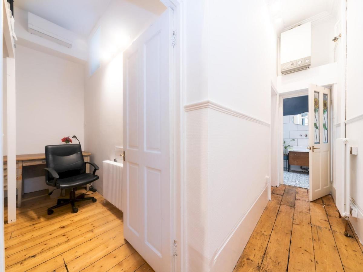 Pass The Keys Rustic And Quirky Flat In Charming Charlton Village Apartment *