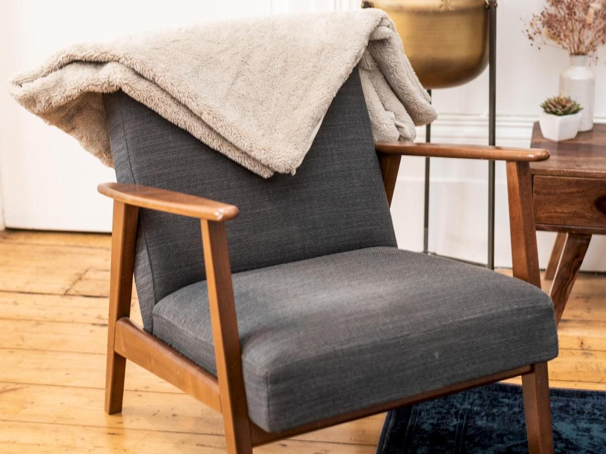 Pass The Keys Rustic And Quirky Flat In Charming Charlton Village Apartment *