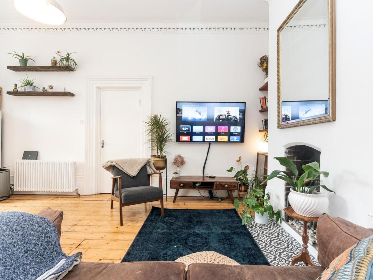 Pass The Keys Rustic And Quirky Flat In Charming Charlton Village *