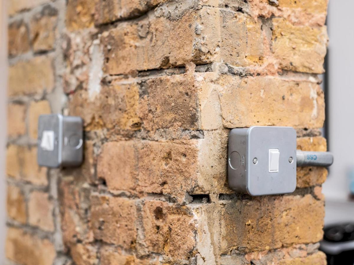 Pass The Keys Rustic And Quirky Flat In Charming Charlton Village *