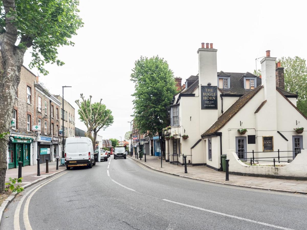 Pass The Keys Rustic And Quirky Flat In Charming Charlton Village *